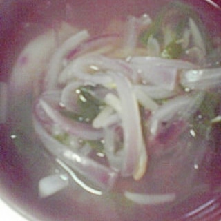 紫玉ねぎとわかめのコンソメスープ